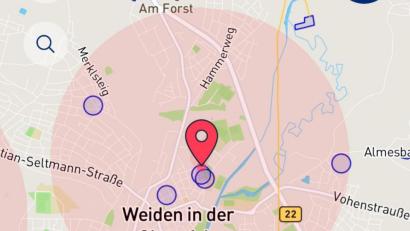 Screenshot: DFS
In der App "DFS Drohnen" der Deutschen Flugsicherung (DFS) ist ein Bereich mit 1,5 Kilometern Durchmesser rund um den Helikopter-Landeplatz am Klinikum Weiden rot markiert. Die Flugbeschränkungszone schließt die gesamte Innen- und Altstadt mit ein und geht weit darüber hinaus.