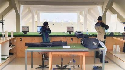 Bild: bsc
Ohne vorherige Anmeldung ist ein Training auf der Schützenanlage in Frauenreuth vorerst nicht möglich. Am Freitag starteten die Mitglieder, mit den auferlegten weiten Abständen zwischen den Schützenständen, in den Trainingsbetrieb und hatten an ihrem Hobby viel Freude. Auch mit den erzielten Ergebnissen zeigte sich die Sportleitung nach einem halben Jahr Zwangspause mehr als zufrieden.