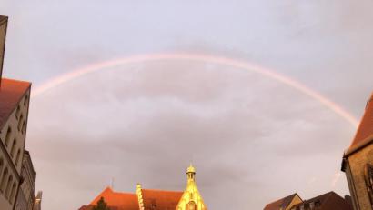 Bild: Margot Schödel
Margot Schödel fängt dieses schöne Herbstmotiv auf das Amberger Rathaus mit der Kamera für uns ein.
