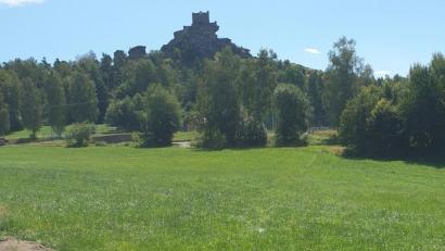 Bild: msh
Die Aussicht auf die Burgruine Flossenbürg ist zwar schön, aber der Weg mit dem Fahrrad doch ziemlich anstrengend.