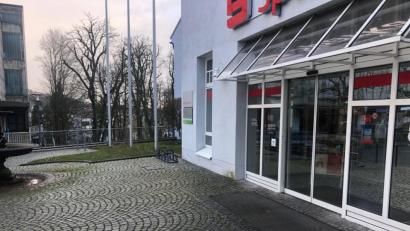 Bild: Joachim Gebhardt
Auf dem Vorplatz dieser Sparkasse geschah am 3. Februar 2020 die Tat.