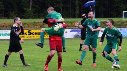 Bild: mr
Jetzt wartet die DJK Gebenbach auf die zuletzt jubelnden Kicker des FC OVI-Teunz (grüne Trikots).