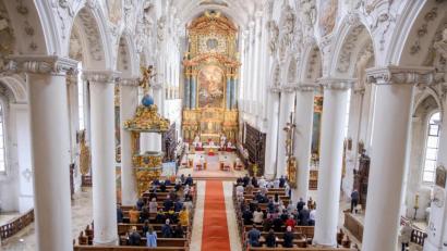 Bild: ads
16 Kinder gingen in der Pfarrei St. Georg am Wochenende erstmals zum Tisch des Herrn und erlebten dabei ein unvergessliches Glaubenserlebnis.