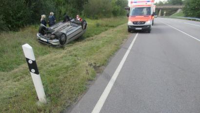 Bild: piam
Auf der B 85 bei Ebermannsdorf steuerte ein 39-Jähriger seinen Toyota Yaris in den Straßengraben. Das Auto überschlug sich. Der Fahrer hatte fast zwei Promille.