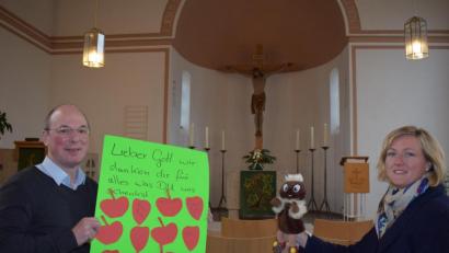Bild: szl
Bei den Erntedankgottesdiensten in Tirschenreuth und Waldsassen sind zum ersten Mal getaufte Kinder und Jugendliche zum Abendmahl zugelassen, informieren Dekan Fritz Lieb und Pfarrerin Stefanie Schön.