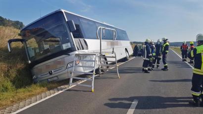 Bild: Christopher Dotzler
Am Donnerstagnachmittag landete ein Bus in einem Straßengraben zwischen Paulsdorf und Engelsdorf.