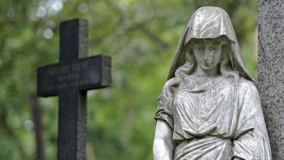 Symbolbild: Marius Becker/dpa
Trauer um Rudolf Achatz