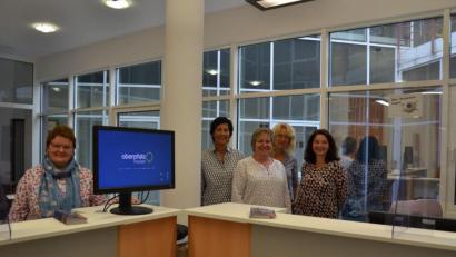 Bild: upl
Das Team vom AZ-Schalter freut sich auf die Kunden (von links): Renate Daller, Christa Luttenberger, Birgit Färber, Susanne Rzepka und Brigitte Müller.