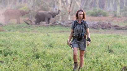 Bild: Anthon Wessels
Katrin Klewitz ist ausgebildete Ranger Field Guide. Das Gewehr trägt sie nur, um im äußersten Notfall ihre Gruppe zu schützen.