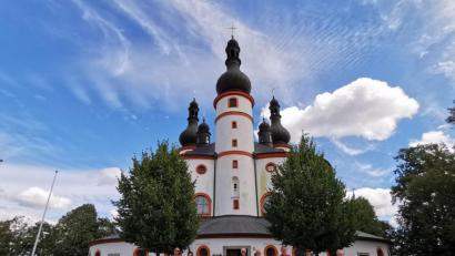 Bild: Volker Häring
Die Radgruppe vor der Dreifaltigkeitskirche Kappl in Waldsassen.