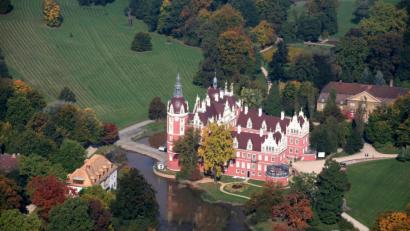 Bild: Landratsamt Görlitz/exb
Eine der bedeutenden Sehenswürdigkeiten im Landkreis Görlitz ist das Schloss in Bad Muskau, gelegen im UNESCO-Welterbe Muskauer Park.