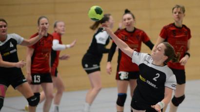 Bild: mr
Verena Luley (Nummer 2) und ihre Teamkolleginnen von der HSG müssen auf den Saisonstart warten.