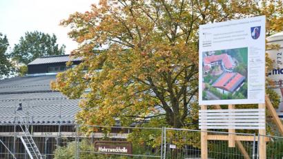 Bild: fjo
Auf rund 2,8 Millionen Euro ist die Sanierung der Mehrzweckhalle veranschlagt. In fast gleicher Höhe beabsichtigte der Stadtrat eine Entnahme aus den finanziellen Rücklagen. Bereits zum Beginn des dritten Quartals gehört dies der Vergangenheit an.