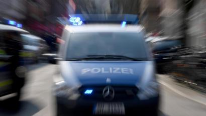 Bild: Carsten Rehder
Polizeiwagen mit Blaulicht. Foto: Carsten Rehder/dpa/Symbolbild