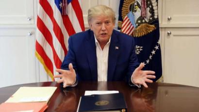 Bild: Donald J. Trump/TWITTERvia AAP/dpa 
Das Standbild aus einem Twitter-Video zeigt den US-Präsidenten Donald Trump. Trump hat nach einer Corona-Infektion die zweite Nacht in Folge in einem Militärkrankenhaus verbracht.