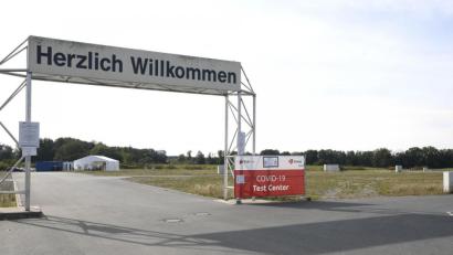 Bild: Petra Hartl
Das Corona-Testzentrum des Landratsamtes Neustadt und der Stadt Weiden findet sich aktuell auf dem Festplatz an der Conrad-Röntgen-Straße. Am 24. Oktober wollen dort außerdem Corona-Gegner demonstrieren.