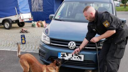 Bild: hmr
Auch der Malinotrüde kam bei der Rauschgiftsuche zum Einsatz.