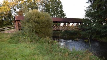 Bild: bnr
Der Steg über die Pfreimd wird demnächst erneuert. Nach neueren Überlegungen könnte er der Zugang zum späteren Naherholungsgebiet an der Pfreimd werden.