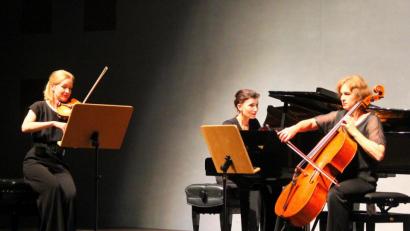 Bild: stg
Die drei Damen des Boulanger-Trio sorgten für einen Galaabend klassischer Musik bei den Max-Reger-Tagen.