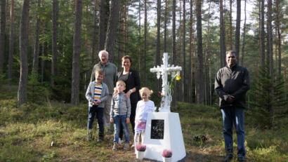 Bild: ils
Bartholomäus Hammer mit seiner Tochter Elisabeth und deren Kinder.