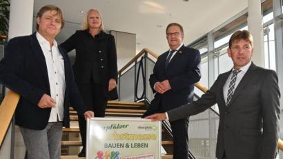 Bild: gf
Sie freuen sich schon auf die Oberpfälzer Herbstmesse im ACC (von links): Harald Graf, Petra Strobl, Martin Preuß und Veranstalter Thomas Resch.