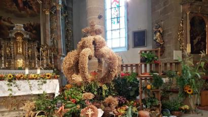 Bild: kaz
Die Erntedankkrone in Kemnath hat die Dorfgemeinschaft Berndorf gestaltet.