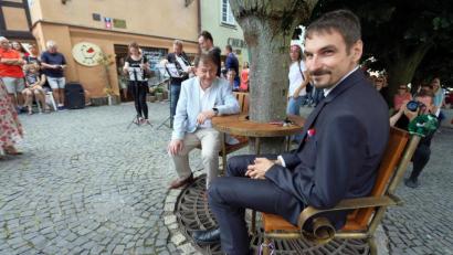 Bild: Martin Stolař, Stadt Cheb/exb
Bürgermeister Antonín Jalovec (rechts) sieht sein Wahlergebnis als Lohn für seine Arbeit im Rathaus.
