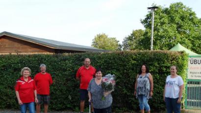 Bild: Uwe Bergler
Der neue Vorstand des Zug- und Begleithundevereins dankt den Vorgängern (von links) Annett Schittenhelm, Hans Scharnagl, André Petzold, Tanja Pree, Doris Würschinger und Yvonne Petermann.