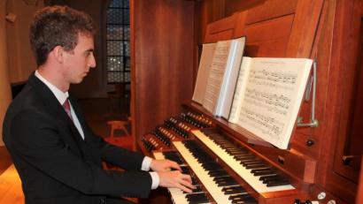 Bild: stg
Johannes Lamprecht spielte an der Orgel in St. Michael sein Programm virtuos zweimal hintereinander.