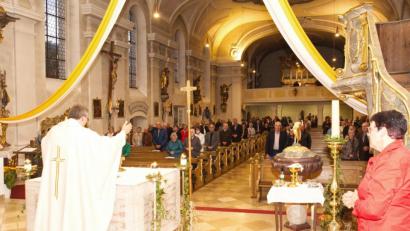 Bild: njn
Die Ehejubilare feierten an Erntedank zusammen mit Pfarrer Martin Besold Gottesdienst.