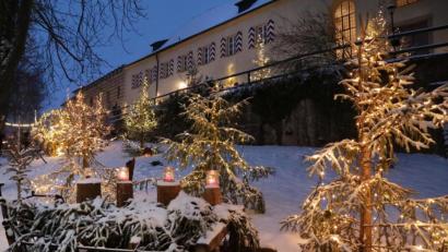 Bild: Gerhard Götz
Die Schlossweihnacht in Guteneck zieht normalerweise tausende Besucher an. Trotz Corona soll der Markt auch in diesem Jahr stattfinden - mit weniger Gästen an mehr Öffnungstagen.