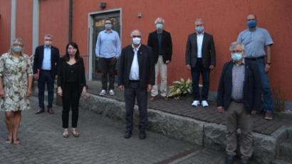 Bild: phl
Die Vorsitzende Bettina Moser (links) mit ihrer Führungsmannschaft nach den Neuwahlen im SPD-Ortsverein Sulzbach-Rosenberg.