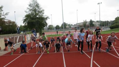 Bild: jzk
Hochmotiviert starteten nicht nur die Realschüler der Klasse 5a (Bild), sondern auch die anderen Fünftklässler sowie die Mädchen und Jungs der sechsten und siebten Jahrgangsstufe zum Spendenlauf.