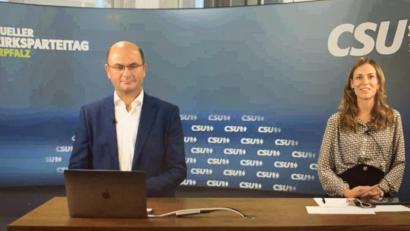 Bild: CSU Oberpfalz
CSU-Bezirkschef Albert Füracker und Moderatorin Isabell Fries von der CSU-Landesleitung.