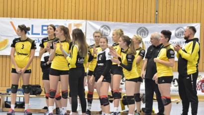 Archivbild: Hubert Ziegler
Für Hahnbachs Trainer Sigi Meier (Dritter von rechts) und sein Team steht gleich im ersten Auswärtsspiel der Saison die weiteste Fahrt auf dem Programm.