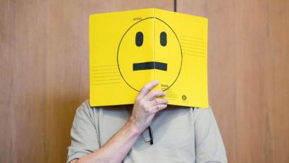 Bild: Julian Stratenschulte
Dem 57 Jahre alten Erzieher wird schwerer sexueller Kindesmissbrauch vorgeworfen.