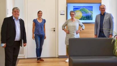 Bild: Stadt Kemnath/exb
Abgeordneter Stefan Schmidt sprach mit Dritter Bürgermeisterin Katharina Hage, Stadträtin Heidrun Schelzke-Deubzer und Rathauschef Roman Schäffler (von links) über die Kommunalfinanzen.