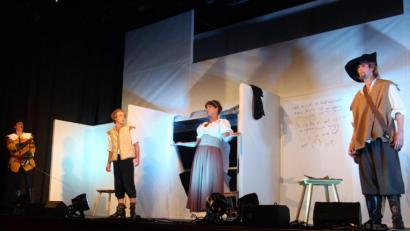 Bild: stg
Das Schauspiel "Cyrano de Bergerac" feierte gelungene Premiere beim Kulturherbst des Landestheaters Oberpfalz in der Stadthalle Vohenstrauß