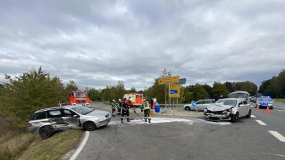 Bild: Gustl Beer
Zwei Autos stoßen an der Trippacher Kreuzung zusammen.