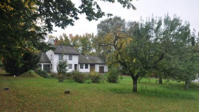 Bild: ws
Der Kauf des Seer-Hauses war mit ein Grund für den Nachtragshaushalt. Für 300 000 Euro hat die Stadt das Gebäude sowie rund 4500 Quadratmeter Grund bekommen. „Das hätte jede Gemeinde gemacht“, wandte sich Bürgermeister Alfred Stier am Donnerstag gegen Kritik aus dem Stadtrat. Das Haus könnte nach einem Umbau auch als Wohnhaus für einen Arzt dienen, brachte Stier einen Gedanken zur späteren Nutzung vor.