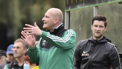 Archivbild: Hubert Ziegler
Mit Interimstrainer Tobias Rösl (links) an der Seitenlinie gewann die DJK Ammerthal in der Bayernliga gegen den 1. FC Sand mit 2:0. Jetzt folgt eine Pflichtaufgabe im Toto-Pokal beim Kreisligisten SV Breitenbrunn.