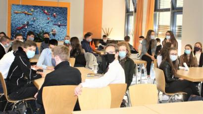 Bild: lg
Viele Jugendliche der 11. Jahrgangsstufe sehen in den beiden Informationstagen ein wertvolles Angebot, weil für sie die berufliche Entscheidung noch völlig offen ist.