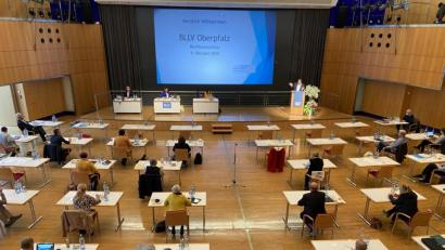 Bild: exb
Der Bezirksausschuss des BLLV bei seinem Treffen im ACC in Amberg.