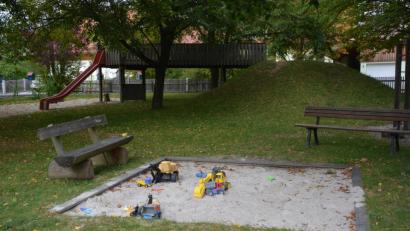 Bild: jr
Erheblich aufgewertet wird der Spielplatz „Gesteiner“ durch die Anschaffung eines über 16.000 Euro teuren Kletterturms, was jetzt vom Marktrat einstimmig genehmigt wurde.