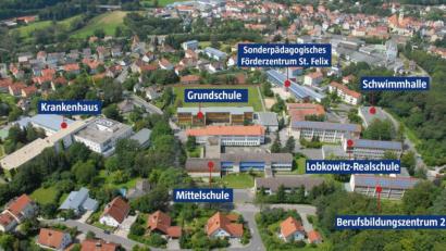 Luftbild: Michael Ascherl. Grafik: Meister/Oberpfalz-Medien
Der Landkreis will Teilflächen des Neustädter Krankenhauses kaufen und dort die neue Förderschule bauen. In dem bestehenden Gebäude des Sonderpädagogischen Förderzentrums könnte sich dann die Lobkowitz-Realschule ausbreiten.
