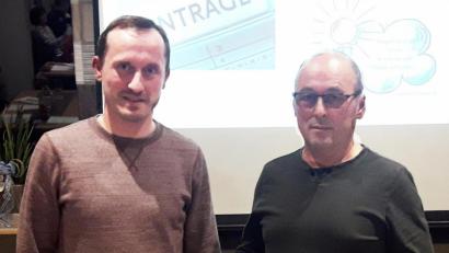 Bild: no
Mit Worten des Dankes und einem Gutschein der Brauerei Glossner verabschiedete der Vorsitzende des SVI, Martin Luber, Getränkewart Helmut Kopp. Er hatte sich viele Jahre um die Getränke für das Sportheim und das Hallenmasters in der Krötensee-Sporthalle gekümmert.