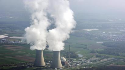 Bild: dpa/Rene Ruprecht
Das Atomkraftwerk in Grafenrheinfeld ist abgeschaltet und wird zurückgebaut. Freigemessene Abfälle landen im Müllkraftwerk Schwandorf.