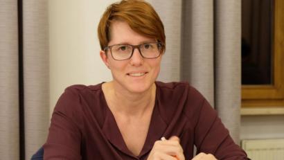 Bild: do
Über die Stellungnahmen der Behörden und der sonstigen Träger öffentlicher Belange zur Bauleitplanung für den Solarpark Altzirkendorf informiert Landschaftsarchitektin Vera Aures.