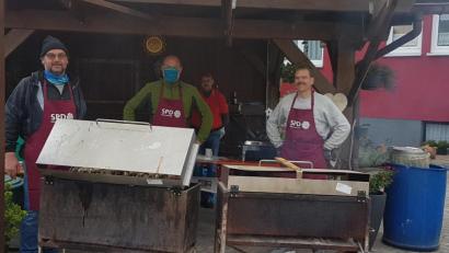 Bild: Corinna Bauernfeind
Der Fischverkauf der SPD Schwarzenbach kam bestens an