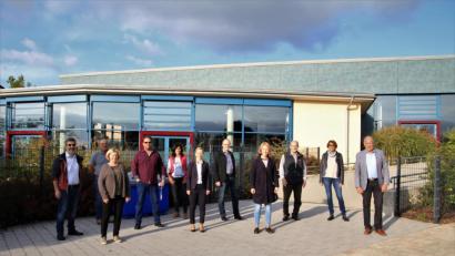 Bild: Michael Ströhl 
Die Kümmersbrucker CSU mit Bürgermeister Roland Strehl (rechts) an der Spitze vor Ort beim Aktivbad KA2.